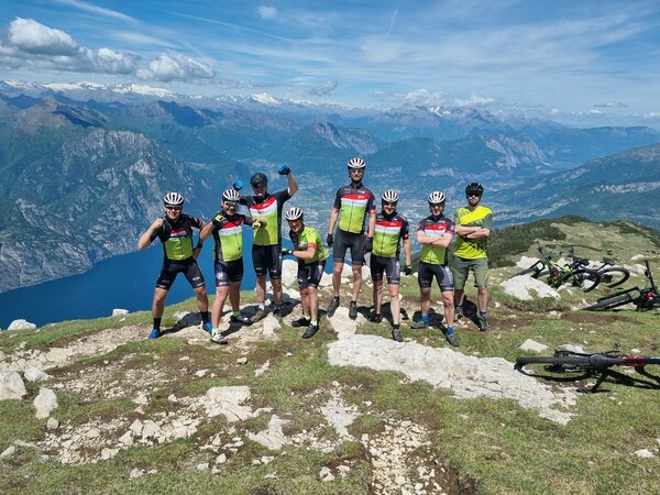 Komorniki MTB Team nad jeziorem Garda